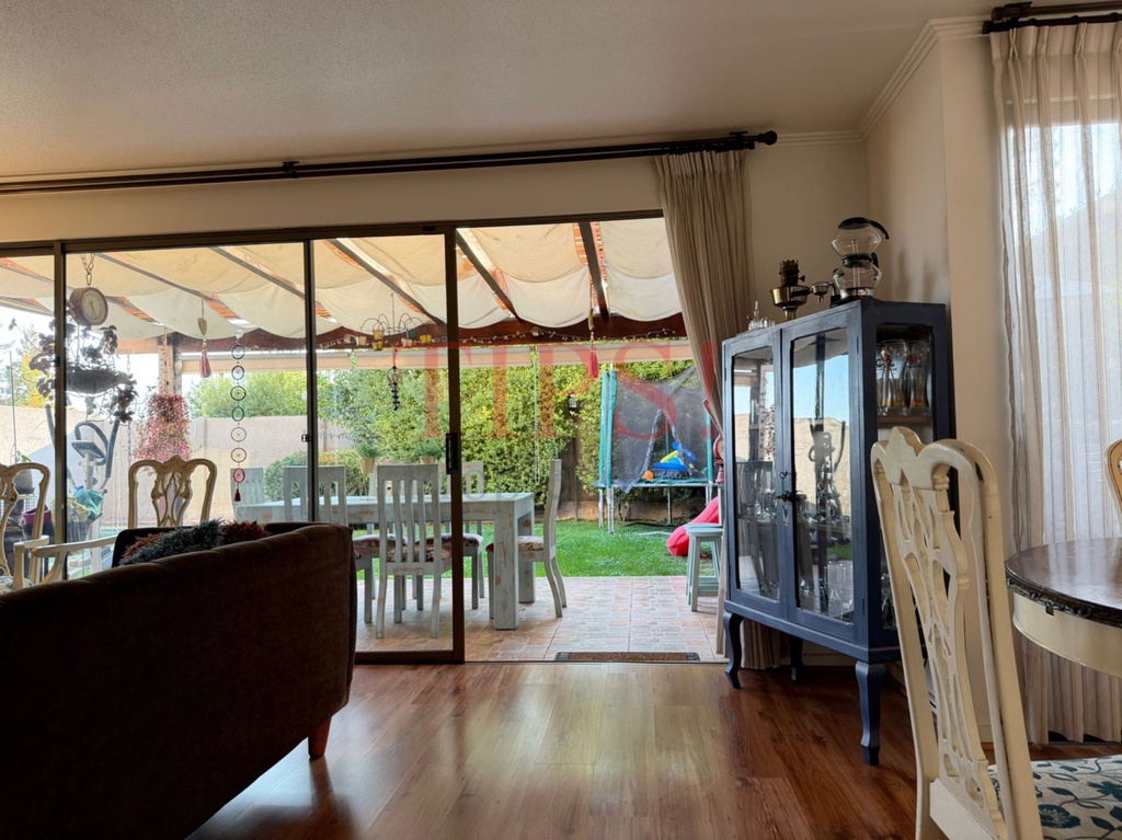 TIPSPROPIEDADES VENDE CASA EN CALLE BLUDENZ ALT. 4900, LO BARNECHEA